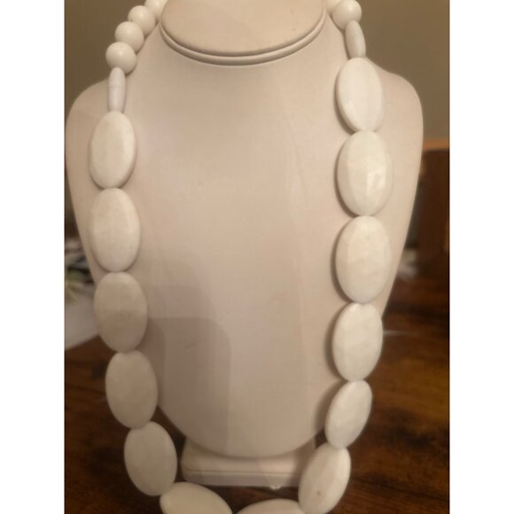 Vintage White Lucite Bead Necklace – Chunky Mod Retro w/ Hidden Clasp - Picture 6 of 15